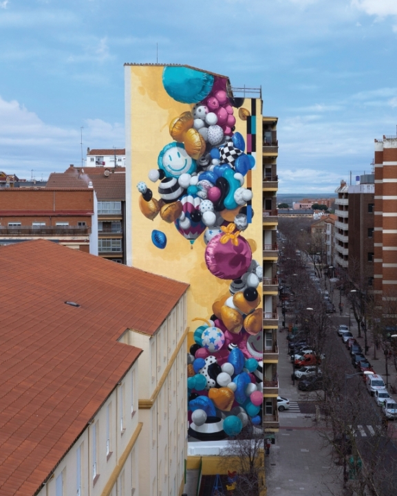 Mural en la Avenida del Príncipe de Asturias (Zamora), titulado La suelta de globos