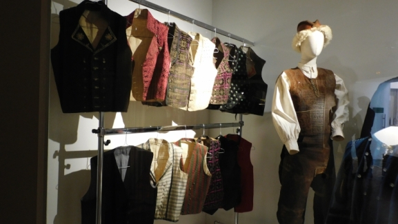 Ropas tradicionales expuestas en Vestir de propio