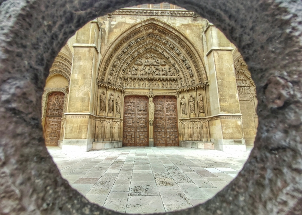 Fachada principal de la Catedral de León